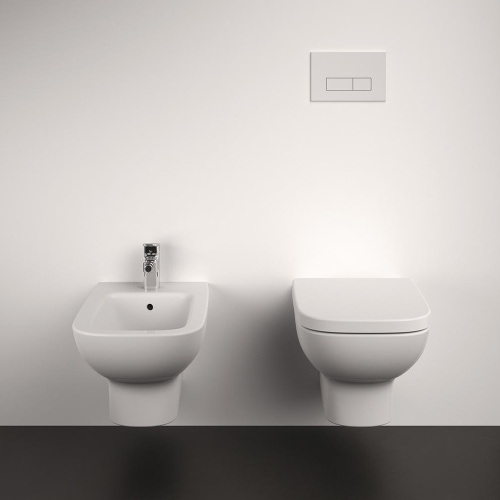 Immagine di Ideal Standard I.LIFE A set sanitari sospesi, vaso RimLS+ con sedile a chiusura rallentata, bidet monoforo con troppopieno, colore bianco finitura lucido T452301-T452401-T453101