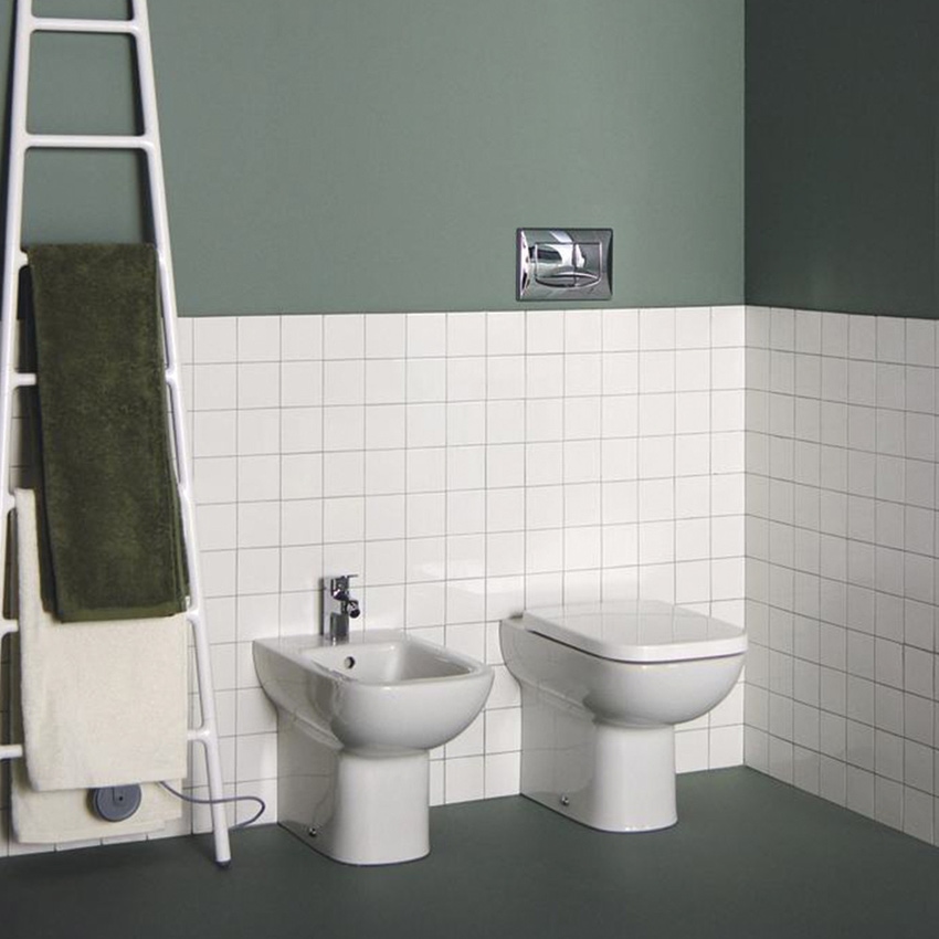 Immagine di Ideal Standard I.LIFE A set sanitari a pavimento, vaso RimLS+ a filo parete, sedile senza discesa rallentata, bidet monoforo con troppopieno a filo parete, colore bianco finitura lucido T452501-T452601-T453001
