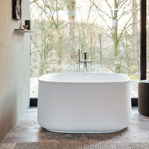 Immagine di Duravit ZENCHA vasca freestanding quadrata 125 cm, con pannello integrato e telaio, con due schienali inclinati e piletta Stop&Go, colore bianco finitura lucido 700464000000000