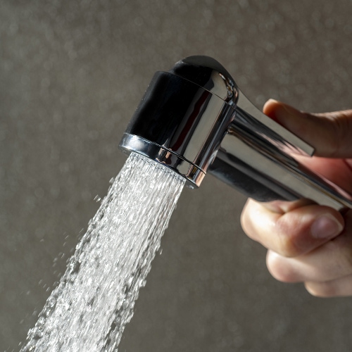 Immagine di Bossini APICE set doccia shut-off con 61 fori, presa acqua con valvola di sicurezza, supporto e flessibile Cromolux 125 cm, finitura cromo CE4002B00030005