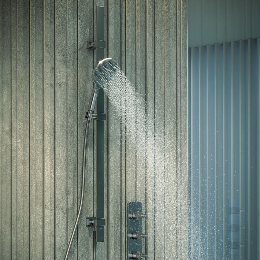 Immagine di Bossini APICE set doccia composto da: asta murale Flat H.110 cm, supporti a muro regolabili, supporto a muro inferiore con presa acqua incorporata, doccetta Ø 14 cm e flessibile 150 cm, finitura cromo D48086300030013