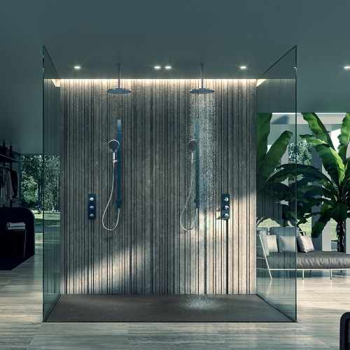 Immagine di Bossini APICE set doccia composto da: asta murale Flat H.110 cm, supporti a muro regolabili, supporto a muro inferiore con presa acqua incorporata, doccetta Ø 14 cm e flessibile 150 cm, finitura cromo D48086300030013