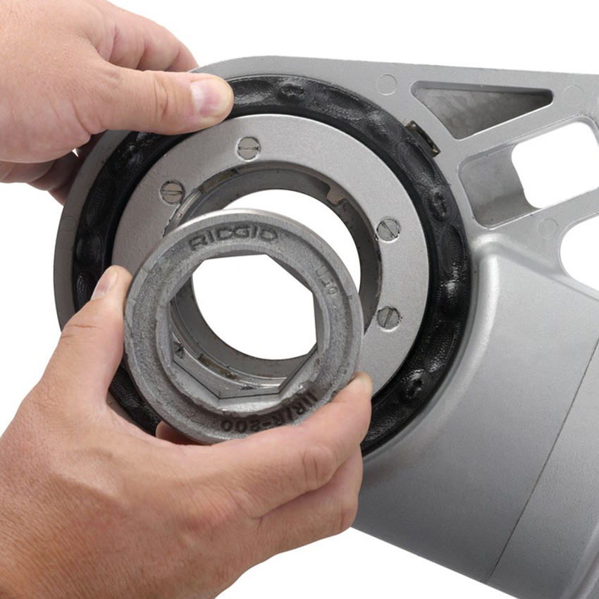 Immagine di Ridgid 690-I, Filettatrice elettrica portatile con staffa di supporto, cassetta di trasporto e testa portapettini (1/2" - 2") 44933