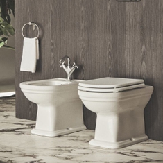 Immagine di Ideal Standard CALLA set sanitari a pavimento, vaso a filo parete, con sedile a discesa rallentata, bidet monoforo con troppopieno, colore bianco finitura lucido E222501+E222601+E251801