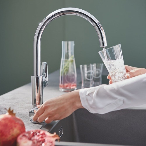 Immagine di Grohe BLUE PURE BAUCURVE miscelatore monocomando per lavello con sistema filtrante dell’acqua finitura cromo lucido 30385000