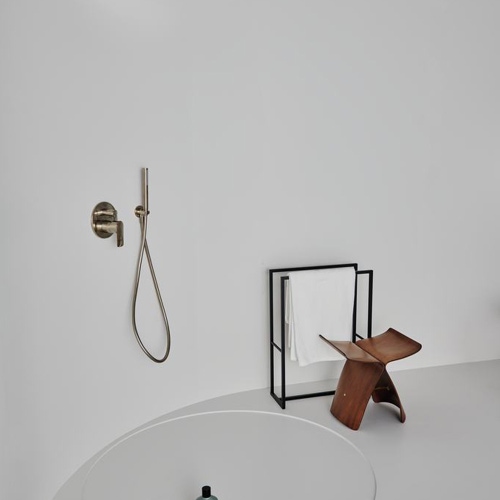 Immagine di Ideal Standard soluzione bagno doppio lavabo 60 cm su mensola 180 cm, colore bianco finitura lucido, doccia rettangolare 120x90 cm, colore grigio cemento finitura pietra opaco, rubinetteria finitura silver storm SING10