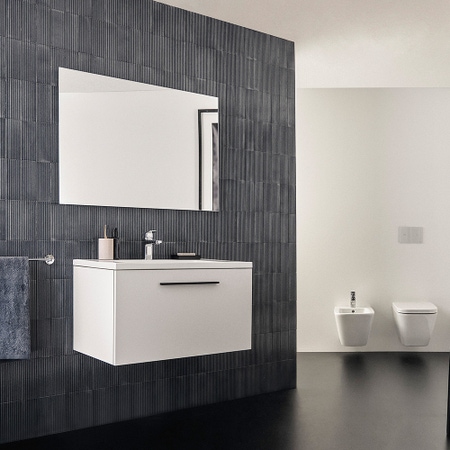 Immagine di Ideal Standard soluzione bagno completo, sanitari sospesi, lavabo con mobile 80 cm, doccia rettangolare 120x80 cm, colore bianco finitura lucido, rubinetteria finitura cromo SING6