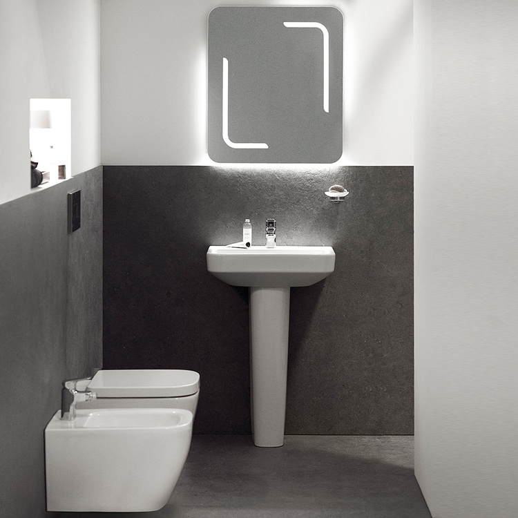 Immagine di Ideal Standard soluzione bagno completo, sanitari sospesi, lavabo 55 cm con colonna, colore bianco, rubinetteria finitura cromo SING12
