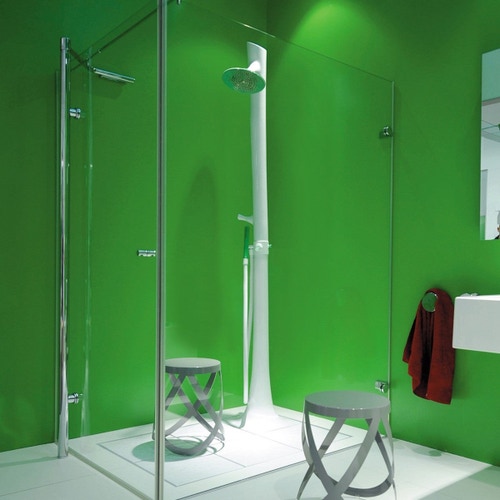 Immagine di Flaminia ALBERO colonna doccia in ceramica bianca finitura lucido, con rubinetteria integrata colore verde finitura lucido AB238