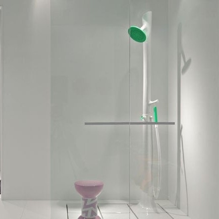 Immagine di Flaminia ALBERO colonna doccia in ceramica bianca finitura lucido, con rubinetteria integrata colore verde finitura lucido AB238