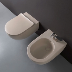 Immagine di Flaminia MINIAPP set sanitari sospesi, vaso con sistema goclean® e coprivaso slim con discesa rallentata, bidet monoforo con troppopieno, colore argilla finitura opaco AP119GARG+AP219ARG+QKCW09ARG