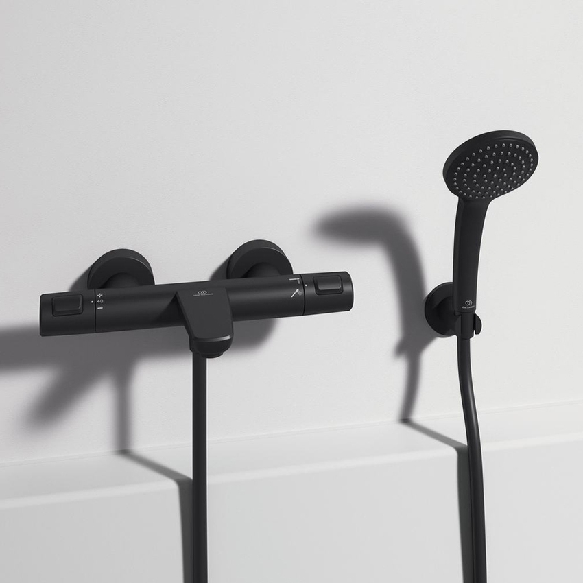 Immagine di Ideal Standard CERATHERM T25 miscelatore termostatico esterno per vasca o doccia, con tecnologia CoolBody, senza componenti doccia, colore nero seta finitura opaco A7544XG