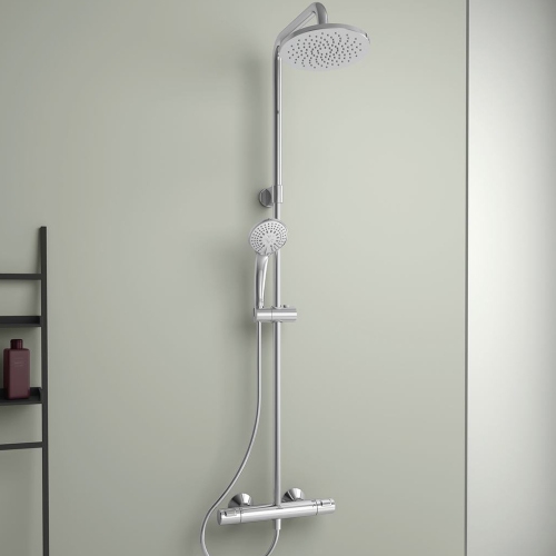 Immagine di Ideal Standard CERATHERM T25 colonna doccia con termostatico esterno, con deviatore, supporto doccetta, doccetta Idealrain, soffione rotondo Ø 20 cm e tubo flessibile 150 cm, finitura cromo A7701AA