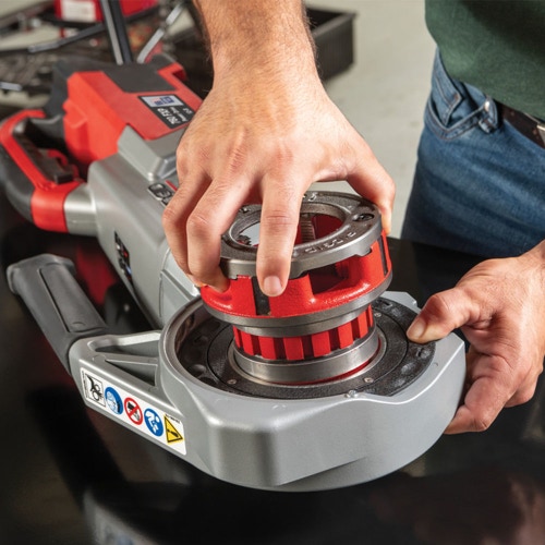 Immagine di Ridgid 760 FXP Filettatrice 12-R, staffa di supporto, cassetta, 2 batterie, caricabatterie, set bussole 12-R HS BSPT (1/2" - 2") 72053