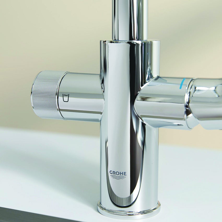 Immagine di Grohe BLUE PURE MINTA miscelatore monocomando per lavello con sistema filtrante dell’acqua e doccetta estraibile, finitura cromo 30591000