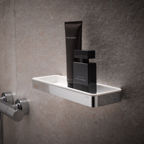 Immagine di Keuco PLAN cestino doccia con supporto in metallo finitura cromo e bacinella estraibile in plastica colore bianco 14958010051