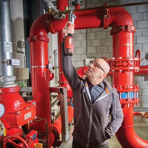 Immagine di Ridgid RP 115 Pressatrice 15 kN a batteria senza ganasce con caricabatterie da 12 V, batteria al litio Advanced 12 V 2.5 Ah e cassetta di trasporto 76938