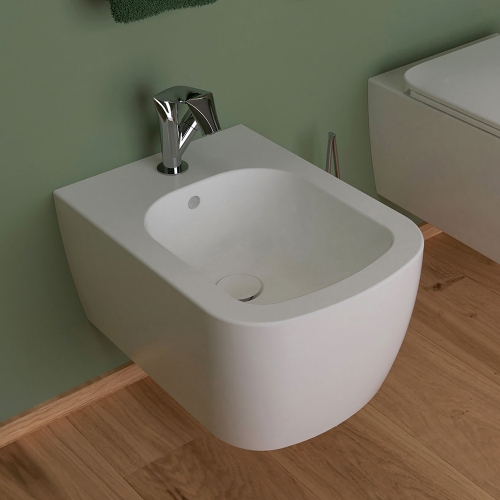 Immagine di Flaminia PLAY set sanitari sospesi, vaso con sistema goclean® e coprivaso avvolgente con discesa rallentata, bidet monoforo con troppopieno, colore bianco finitura lucido PY118G+PYCW07+PY218