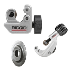 Immagine di Ridgid Kit per taglio tubi in rame composto da tagliatubi per tubi di piccolo diametro, tagliatubi a oscillazione costante con avanzamento rapido a vite e rotella tagliente a parete sottile per tagliatubi 32975+66737+33185