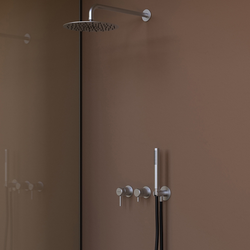 Immagine di Flaminia STIL set doccia con miscelatore monocomando ad incasso con corpo incasso incluso, deviatore, soffione rotondo a parete e doccetta, finitura acciaio spazzolato ST2550ACC