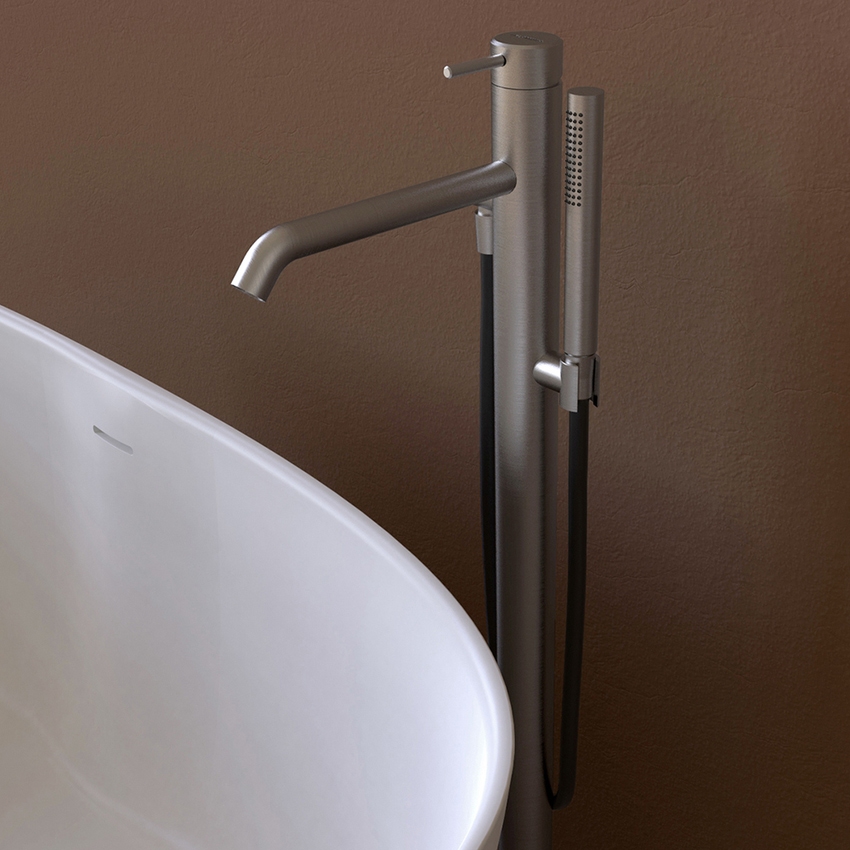 Immagine di Flaminia STIL miscelatore monocomando freestanding H.96 cm, per vasca, con deviatore, corpo incasso incluso, finitura acciaio spazzolato ST2580ACC