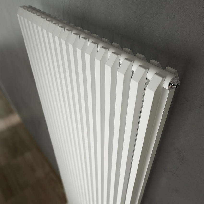 Immagine di Irsap SAX 2 VERTICALE Radiatore 6 elementi L.24 P.8 H.73 cm, colore bianco standard finitura lucido Cod.01 SX207300601IR01A01