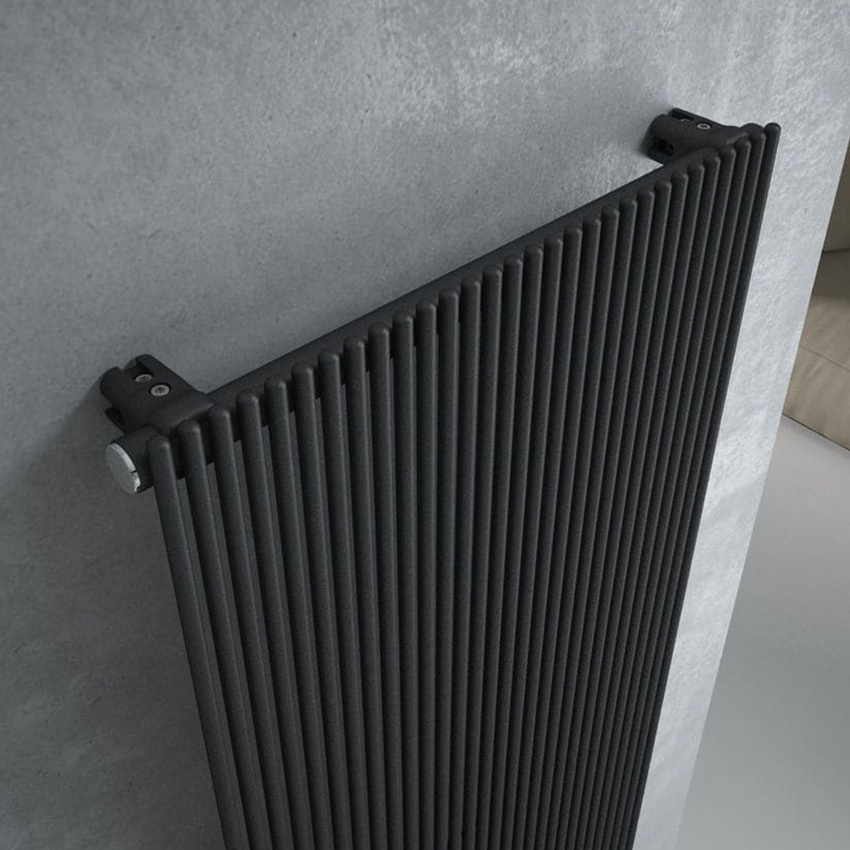 Immagine di Irsap ARPA12 VERTICALE Radiatore 18 elementi H.70 L.32,8 P.4 cm, colore nero satinato finitura ruvido Cod.30 A1207001830IR01A