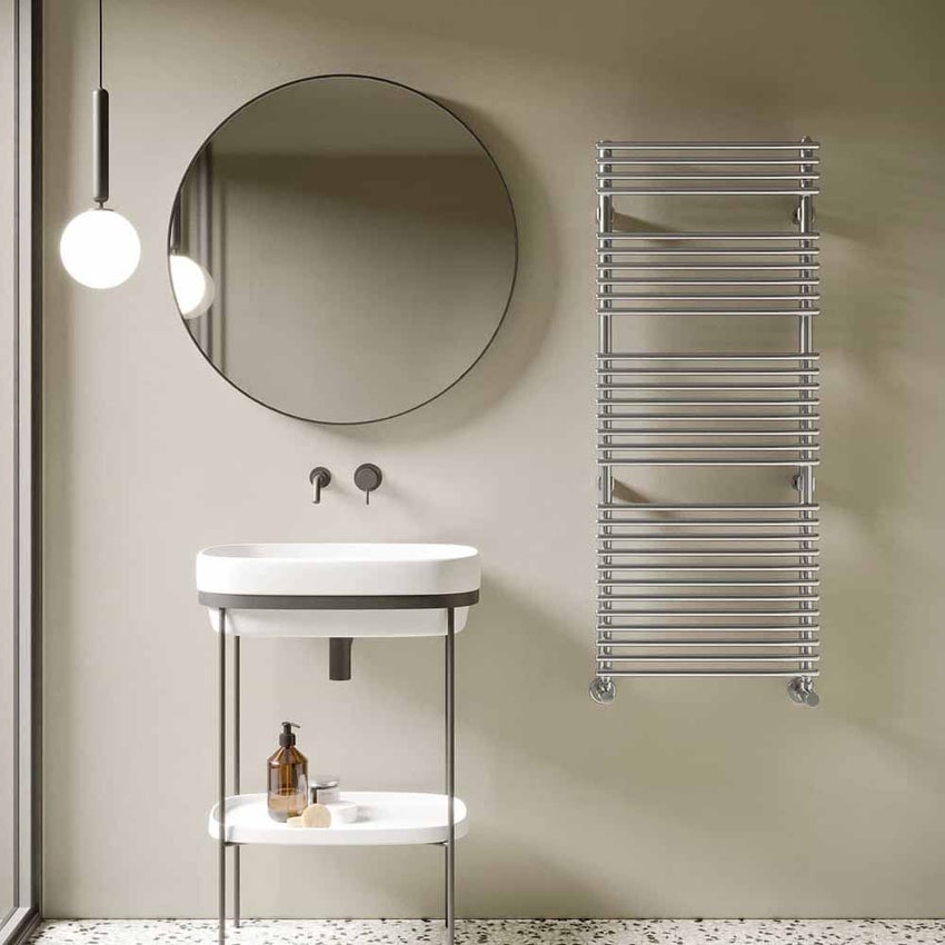 Immagine di Irsap FLAUTO CROMATO scaldasalviette, 38 tubi, 4 intervalli, H.155,8 L.55,6 P.4,6 cm, finitura cromo Cod.50 FTL055B50IR01NNN02