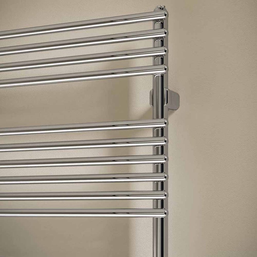 Immagine di Irsap FLAUTO CROMATO scaldasalviette, 38 tubi, 4 intervalli, H.155,8 L.55,6 P.4,6 cm, finitura cromo Cod.50 FTL055B50IR01NNN02