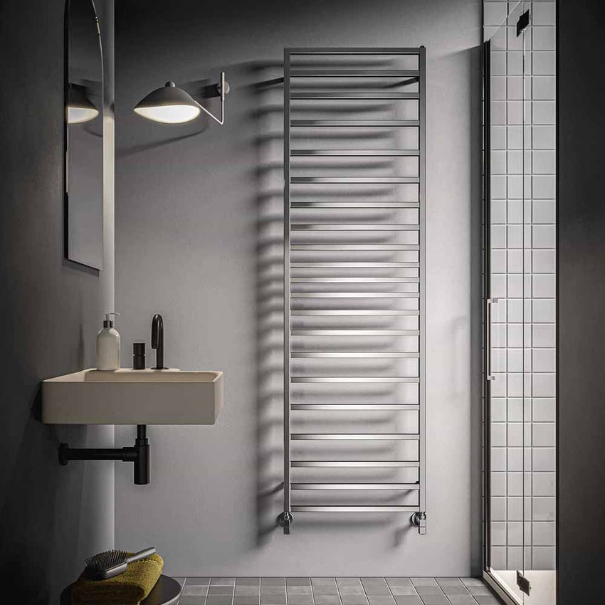 Immagine di Irsap TOLE' scaldasalviette, per riscaldamento tradizionale, 11 tubi, H.84,2 L.48,1 P.4,74 cm, finitura cromo Cod.50 TCP048B50IR01NNN01