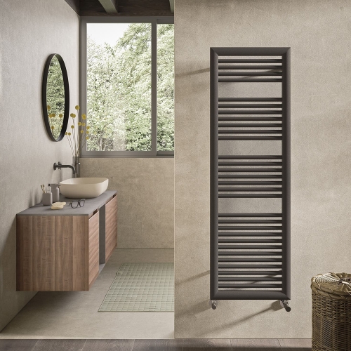 Immagine di Irsap NOVO CULT scaldasalviette, 36 tubi, 3 intervalli, H.180,7 L.50 P.4,9 cm, colore bianco standard finitura lucido Cod.01 NSE050B01IR01NNN03