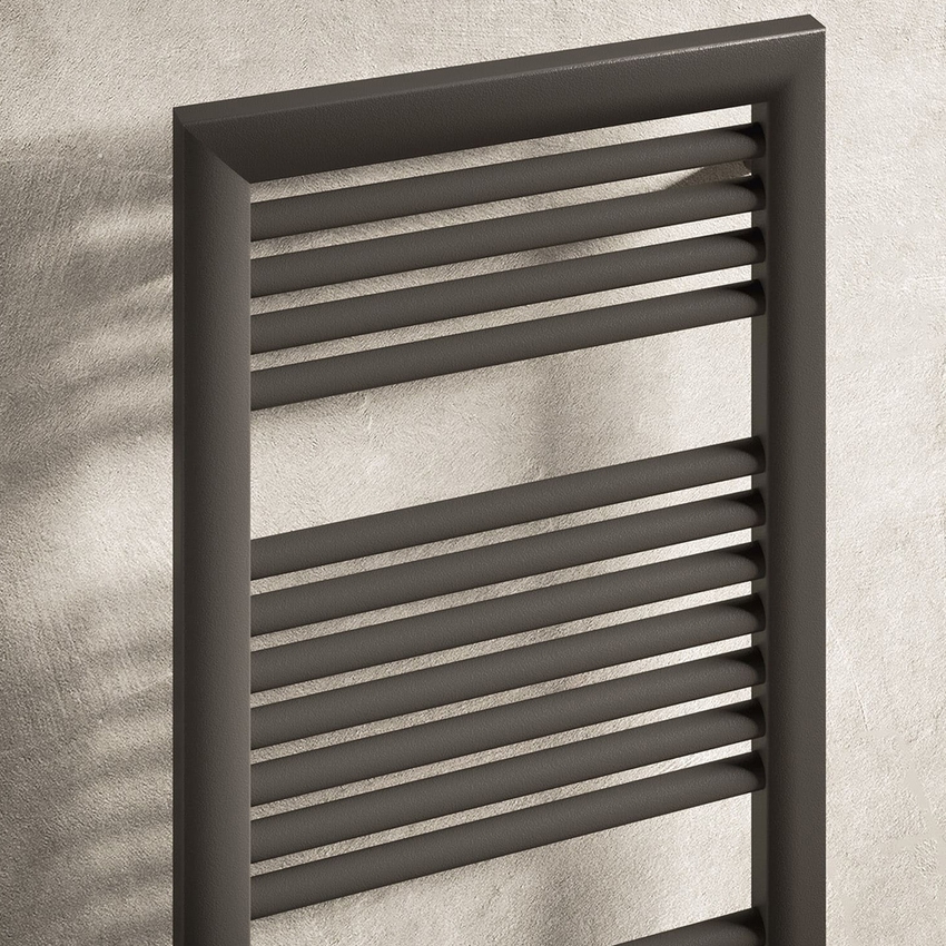 Immagine di Irsap NOVO CULT scaldasalviette, 36 tubi, 3 intervalli, H.180,7 L.50 P.4,9 cm, colore bianco standard finitura lucido Cod.01 NSE050B01IR01NNN03