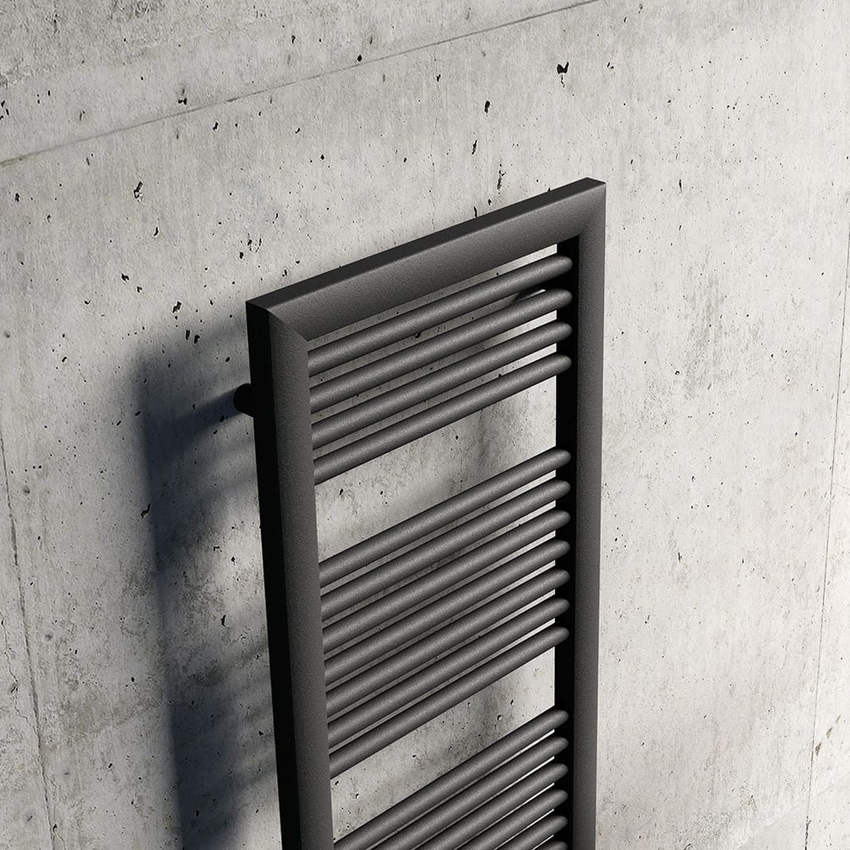 Immagine di Irsap NOVO CULT scaldasalviette, 36 tubi, 3 intervalli, H.180,7 L.50 P.4,9 cm, colore bianco standard finitura lucido Cod.01 NSE050B01IR01NNN03