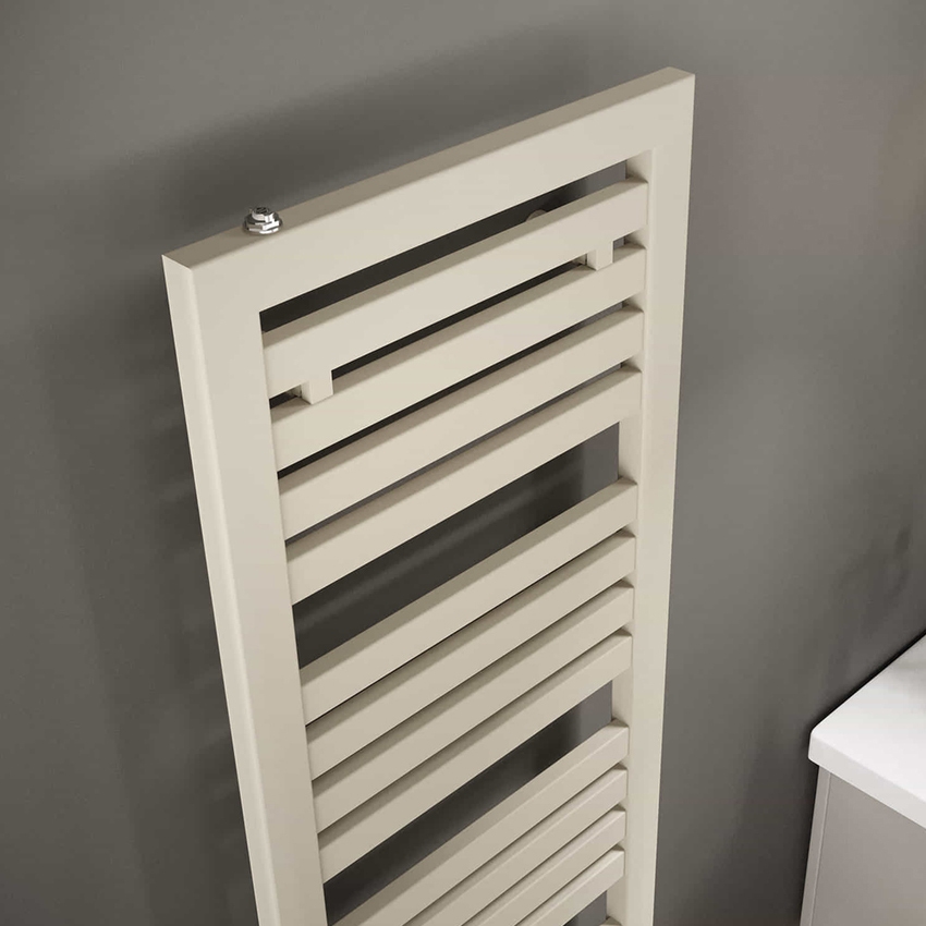 Immagine di Irsap ODDO scaldasalviette, 25 tubi, 3 intervalli, H.188,4 L.50 P.3,65 cm, attacchi centrali 50 mm, colore bianco standard finitura lucido Cod.01 LEE050B01IR05NNN01