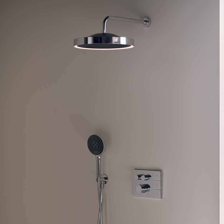 Immagine di Ideal Standard SOLOS kit braccio a parete e soffione rotondo 33 cm, con luce LED, 1 funzione, senza corpo incasso, finitura cromo A7887AA