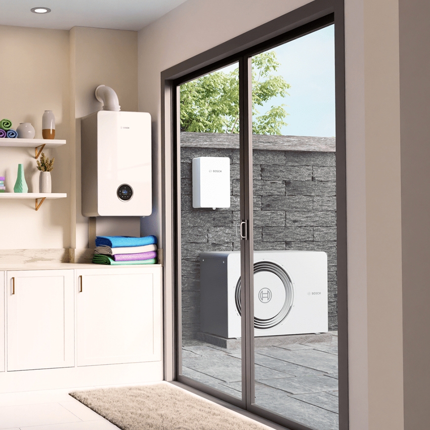 Immagine di Bosch CSH5800iAW 4 O pompa di calore Compress 5800i AW da 4 Kw, con wall box precablato per installazione a parete da esterno, da abbinare alla caldaia 7736606960