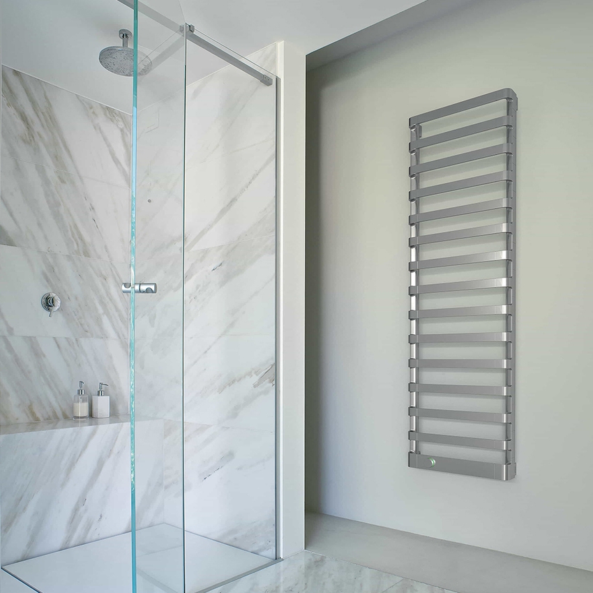 Immagine di Irsap STEP_E radiatore elettrico 7 elementi H.77,5 L.50 P.10,7 cm, finitura cromo SEP050T50IR01NNN03