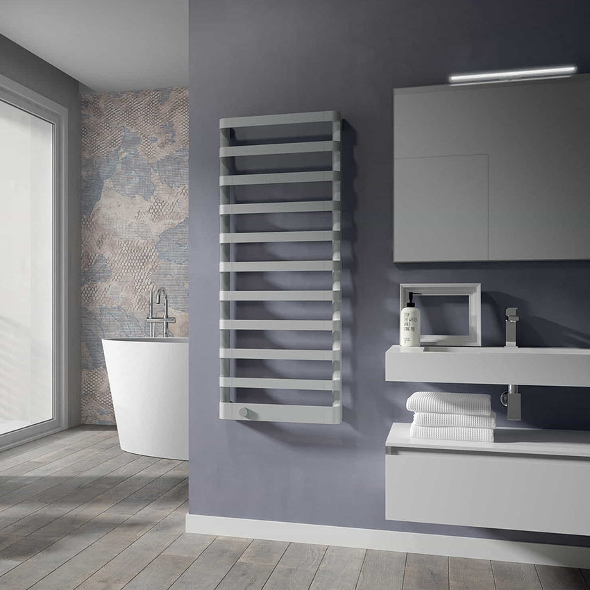 Immagine di Irsap STEP_E radiatore elettrico 7 elementi H.77,5 L.50 P.10,7 cm, finitura cromo SEP050T50IR01NNN03