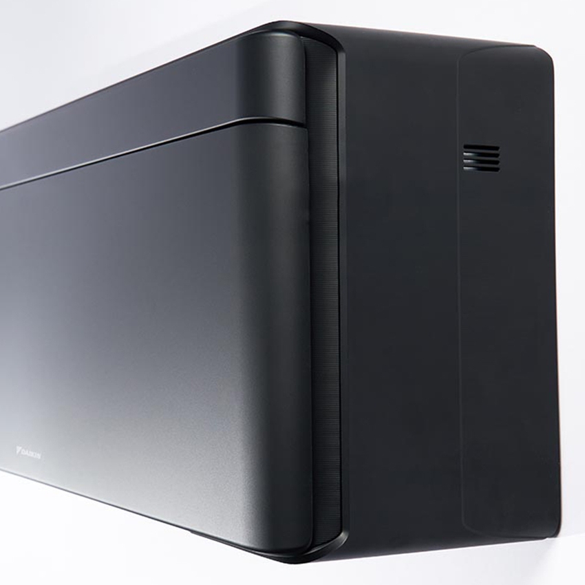Immagine di Daikin STYLISH Climatizzatore a parete trial split inverter Wi-Fi nero | unità esterna R32 6.8 kW unità interne 5000+12000+18000 BTU 4MXM68A9+CTXA[15]CB+FTXA[35|50]CB