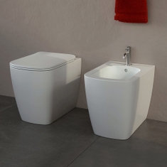 Immagine di Flaminia PLAY set sanitari back to wall, vaso con scarico S/P, sistema gosilent® e coprivaso slim con discesa rallentata, bidet monoforo con troppopieno, colore bianco finitura lucido PY117S+PY217+PYCW05