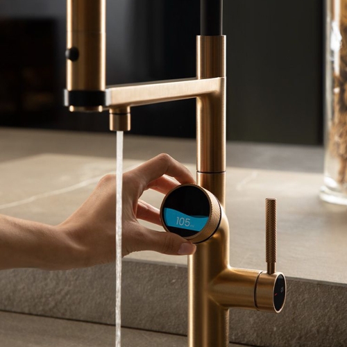 Immagine di Gessi VITA miscelatore semi-professionale monocomando H.51 cm, con bocca girevole e sistema di erogazione multifunzione, finitura warm bronze brushed PVD 60722#726