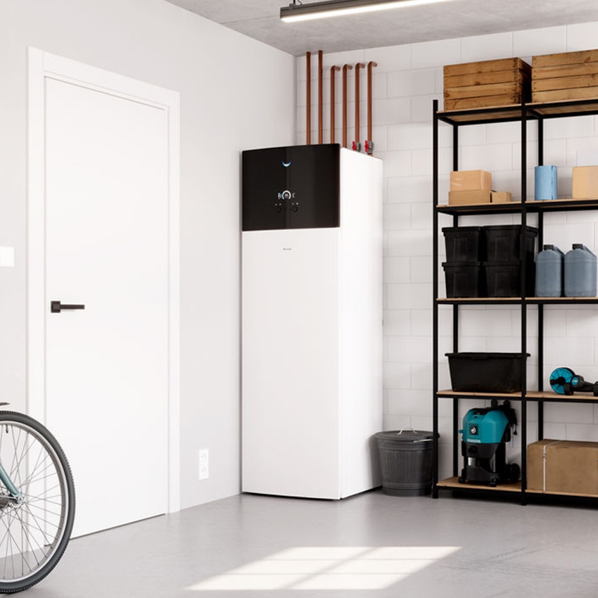 Immagine di Daikin MULTI+ sistema per raffrescamento, riscaldamento a acqua calda sanitaria, serbatoio acqua da 180 L a pavimento | unità esterna 6.8 kW CKHWS180BV3+5MWXM68A9