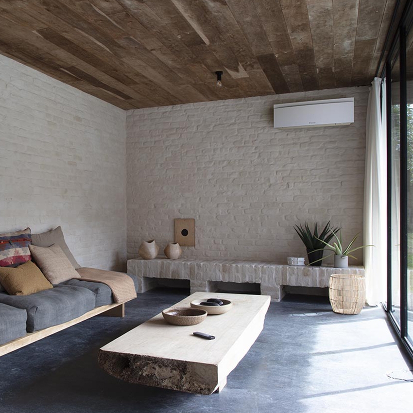 Immagine di Daikin EMURA Climatizzatore a parete monosplit inverter Wi-Fi, bianco | unità esterna 3.4 kW unità interna 12000 BTU SB.FTXJ35AW9/RXJA