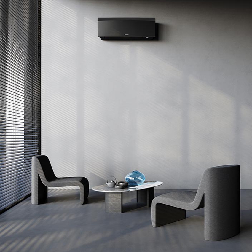 Immagine di Daikin EMURA Climatizzatore a parete monosplit inverter Wi-Fi, black | unità esterna 2.5 kW unità interna 9000 BTU SB.FTXJ25AB9/RXJA