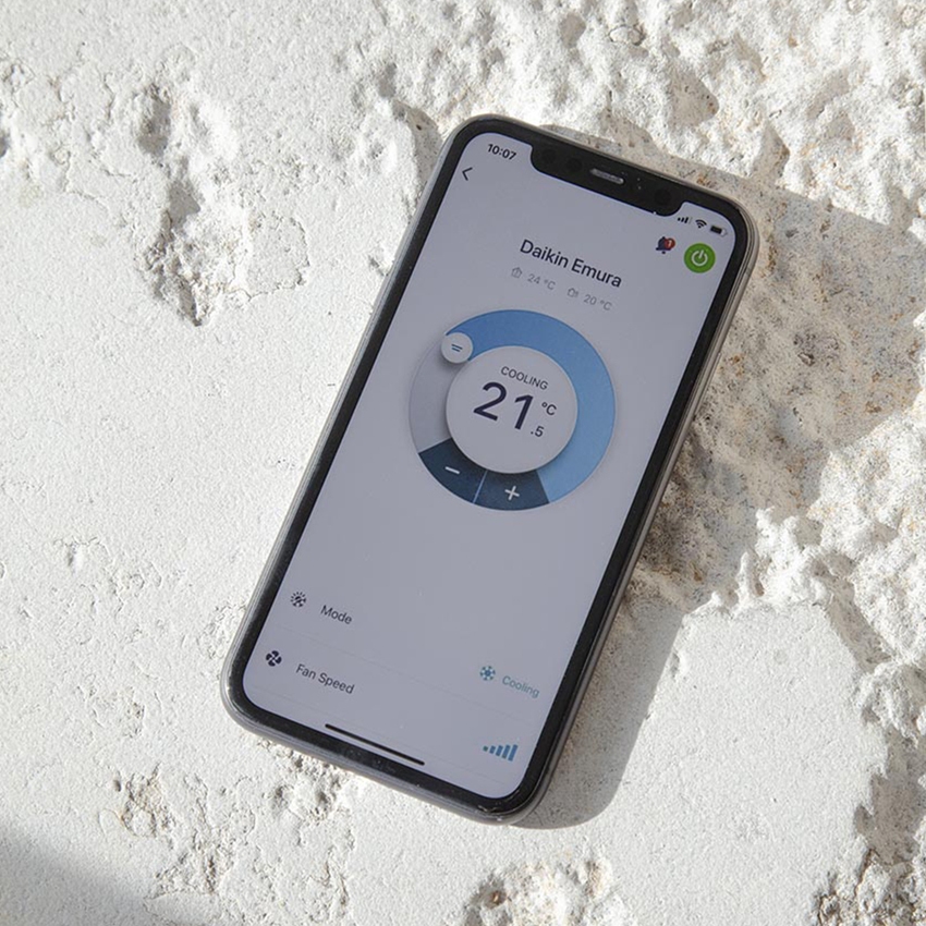 Immagine di Daikin EMURA Climatizzatore a parete monosplit inverter Wi-Fi, silver | unità esterna 2 kW unità interna 7000 BTU SB.FTXJ20AS9/RXJA