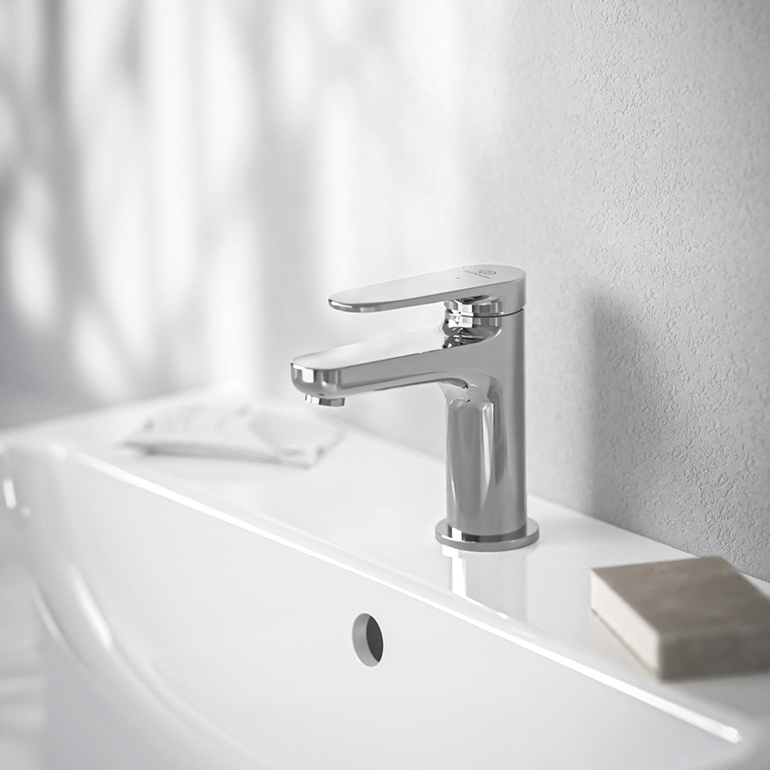 Immagine di Ideal Standard CERAFINE O miscelatore monocomando H.13 cm per lavabo, senza asta di comando e scarico piletta, con sistema BlueStart, finitura cromo BD766AA