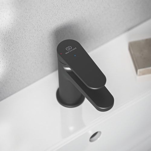 Immagine di Ideal Standard CERAFINE O miscelatore monocomando H.13 cm per lavabo, senza asta di comando e scarico piletta, con sistema BlueStart, colore nero finitura opaco BD766XG