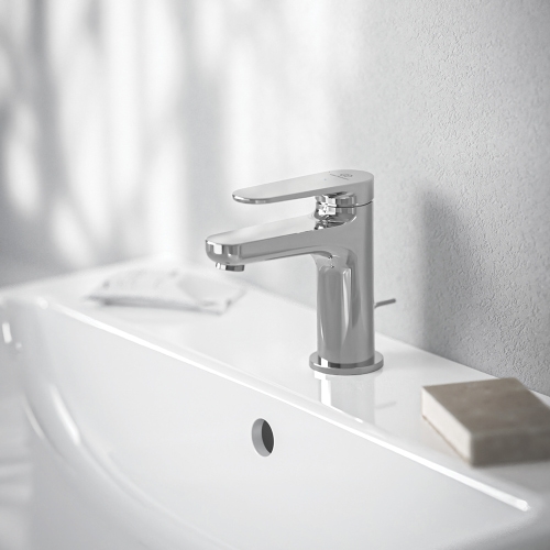 Immagine di Ideal Standard CERAFINE O miscelatore monocomando H.13 cm per lavabo, con asta di comando e scarico piletta da 1-1/4", con sistema BlueStart, finitura cromo BD767AA