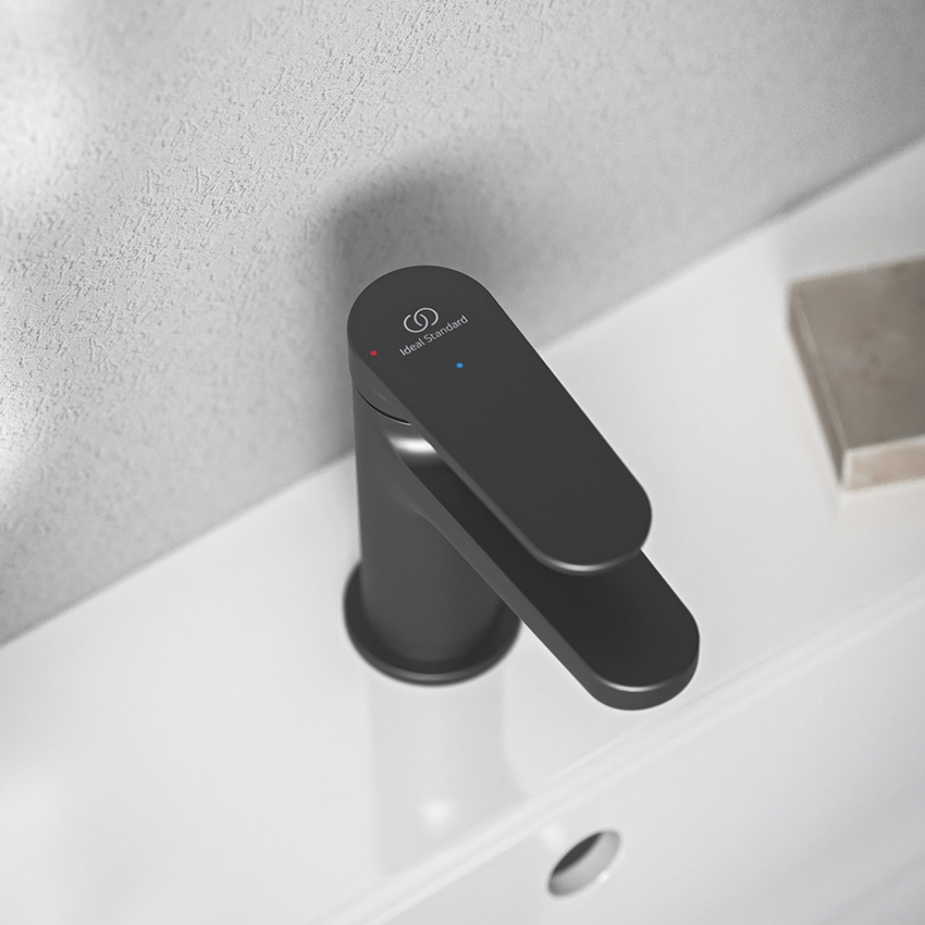 Immagine di Ideal Standard CERAFINE O miscelatore monocomando H.13 cm per lavabo, scarico piletta Click-Clack e sistema BlueStart, colore nero finitura opaco BD964XG