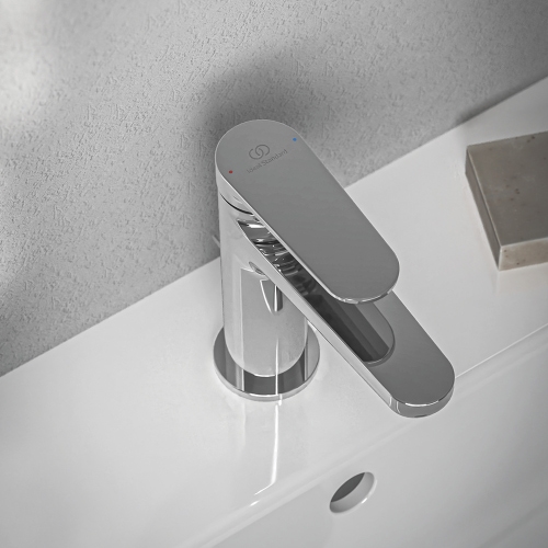 Immagine di Ideal Standard CERAFINE O miscelatore monocomando H.15 cm per lavabo, con asta di comando e scarico piletta da 1-1/4", finitura cromo BD908AA